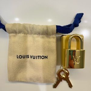 (Authentic) Louis Vuitton Padlock with Keys 🔐